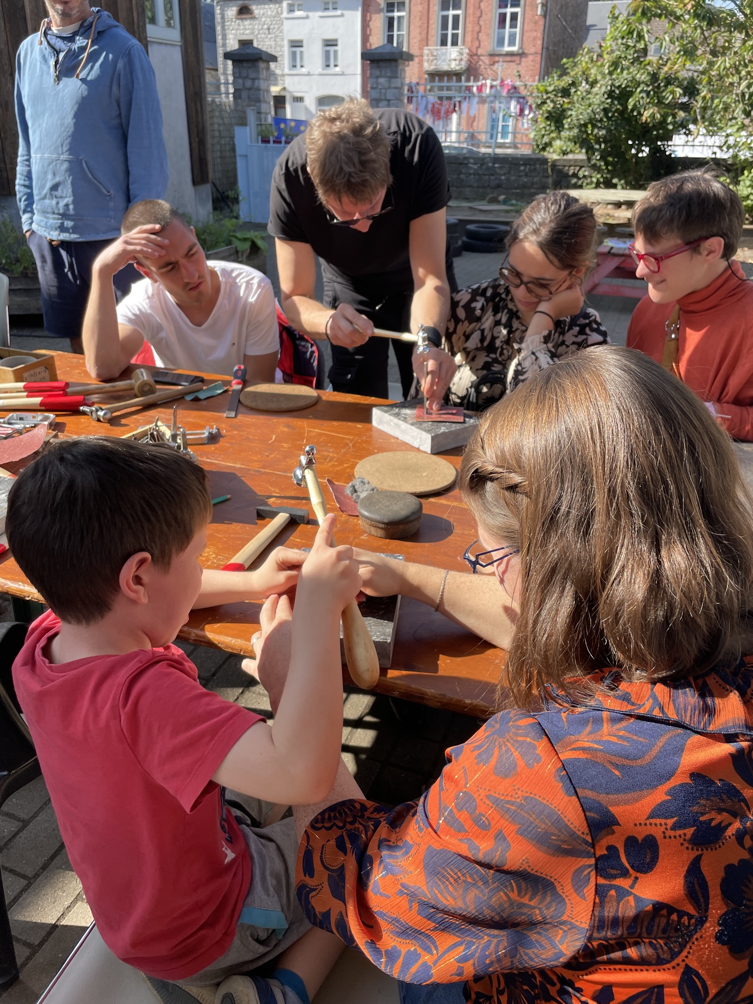 Atelier de dinanderie anim&eacute; par Pascal Jacques